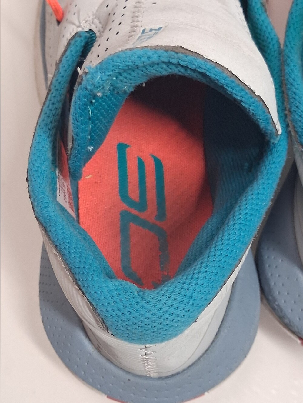 Under Armour Low-Top Sneakers - Light Gray with Teal Accents Size 3.5Y - Picture 5 of 13